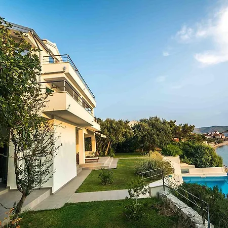 Villa Exotica *