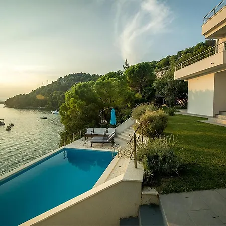 Exotica Villa *